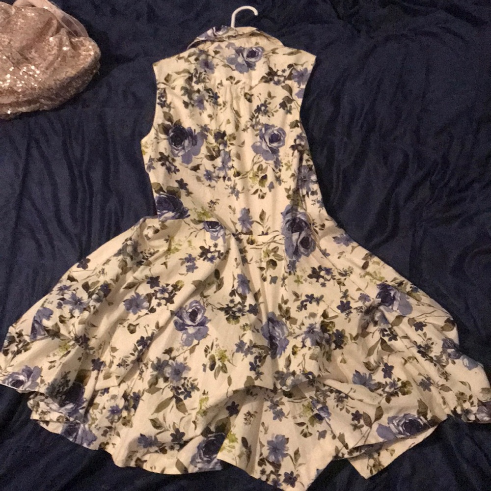 Dress - Picture 4 of 5